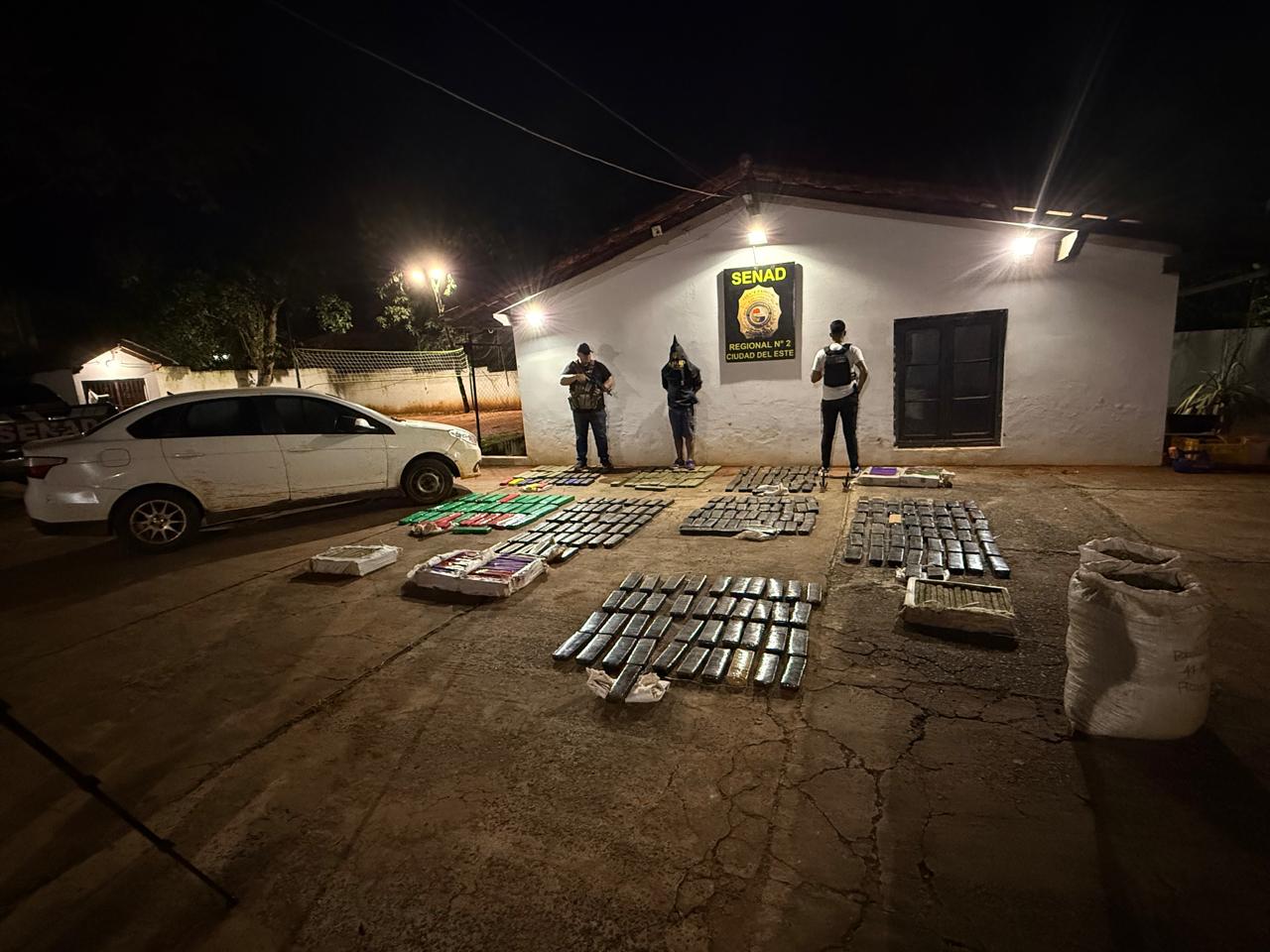DETECTAN IMPORTANTE CARGAMENTO DE MARIHUANA EN VEHÍCULO LIVIANO ALTO PARANÁ