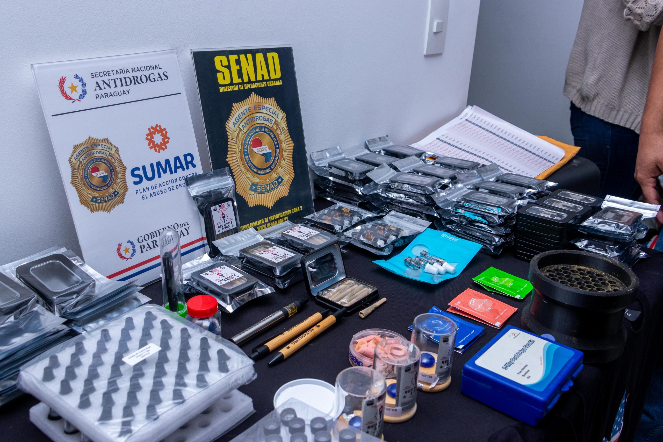 SENAD DESBARATA LABORATORIO DE ACEITE DE CANNABIS Y CIGARRILLOS DE MARIHUANA EN LUQUE