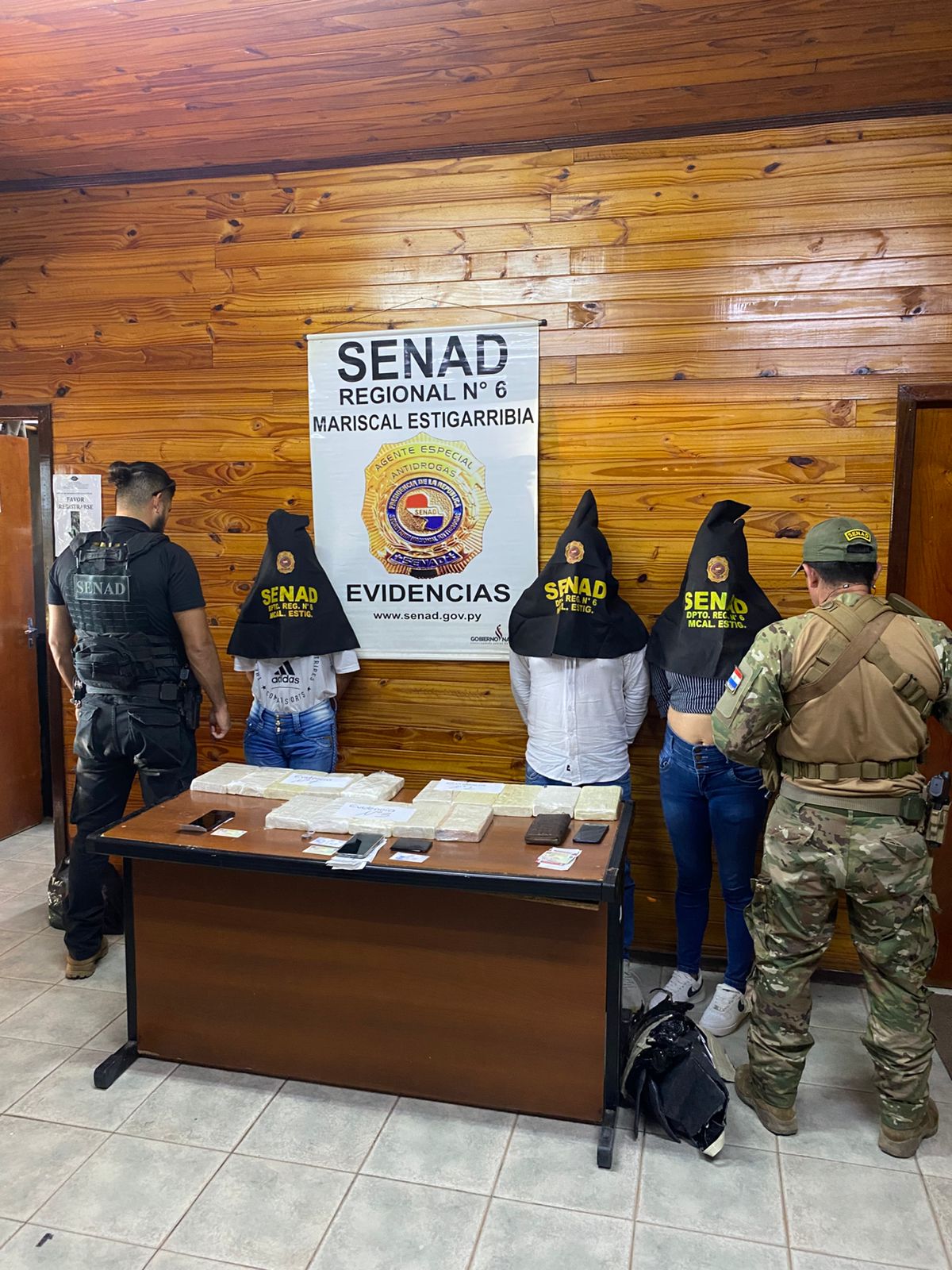 SENAD DETIENE A TRES CIUDADANOS BOLIVIANOS CON MÁS DE 15 KILOS DE COCAÍNA EN EL CHACO