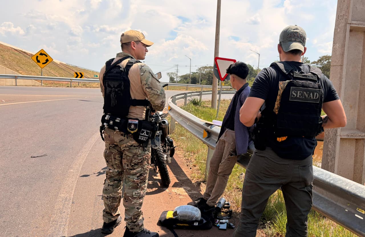 HACÍA DELIVERY DE DROGAS EN MOTOCICLETA Y FUE DETENIDO EN CORONEL OVIEDO