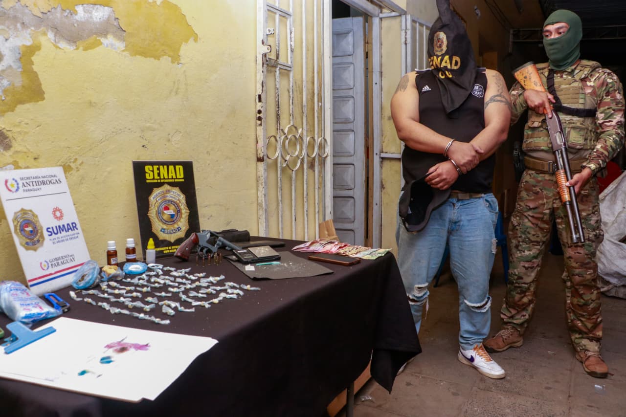 SENAD DESARTICULA DOS FOCOS DE MICROTRÁFICO EN SAJONIA: TRES DETENIDOS Y MÁS DE 450 DOSIS DE DROGAS FUERA DE CIRCULACIÓN
